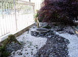 Giardino giapponese con gioco d'acqua